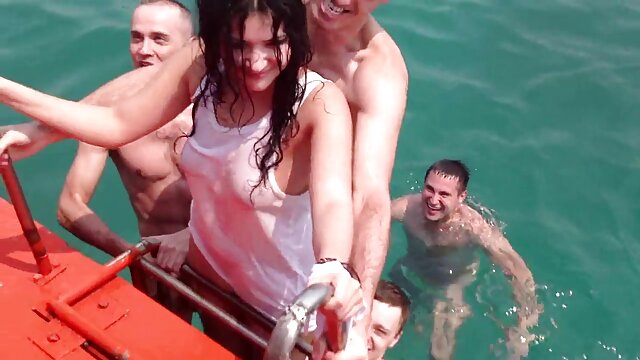 Strašan :  Crvenokosa pornno filmovi ubacuje veliki dildo Seksi video 