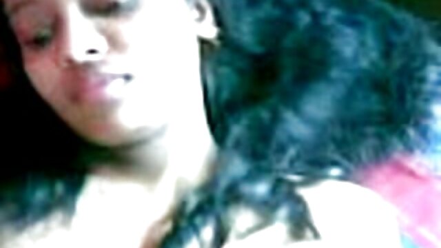 Strašan :  Tinejdžerka crnka s p0rno filmovi visokim potpeticama Seksi video 