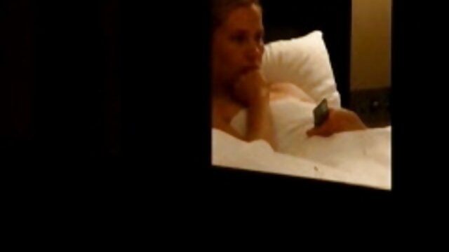Strašan :  Crnka malih grudi u vrućoj pornno filmovi trojki Seksi video 